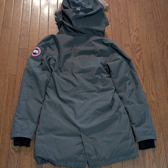 Women's Canada Goose Victoria Parka Duck Down Jacket with Coyote Fur Trim - Picture 9 of 12